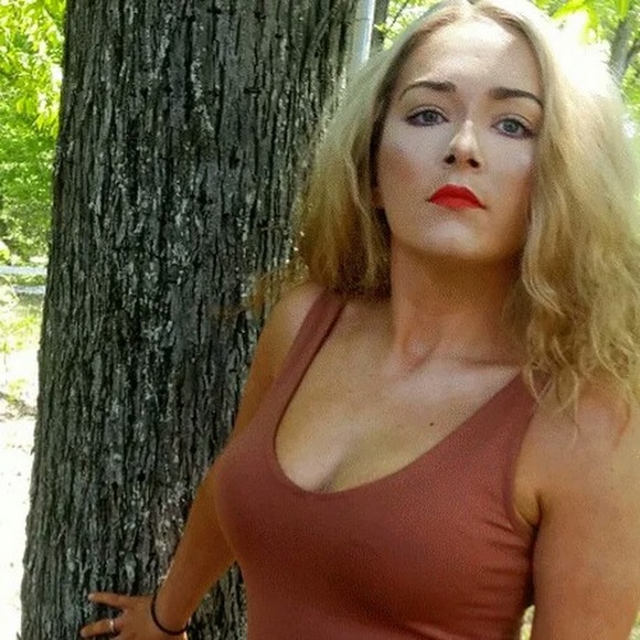 Meet your Posher, Stephanie - Picture 1 of 1